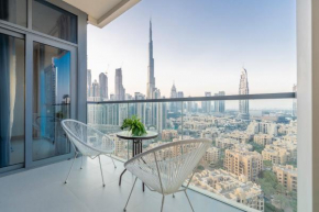 Monty Holiday Home - Spacious Art Deco 3BR with Burj & Canal Views